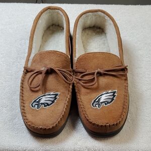 NFL Philadelphia Eagles Brown Moccasin Slippers. Medium.